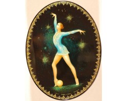 Лаковая миниатюра "Танец с мячом"